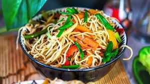 🍜🔥 Hakka Noodles: The Irresistible Indo-Chinese Stir-Fried Noodle Deligh
